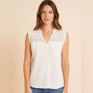 E (Hanger) M White Sleeveless Women's Top with Lace Detail